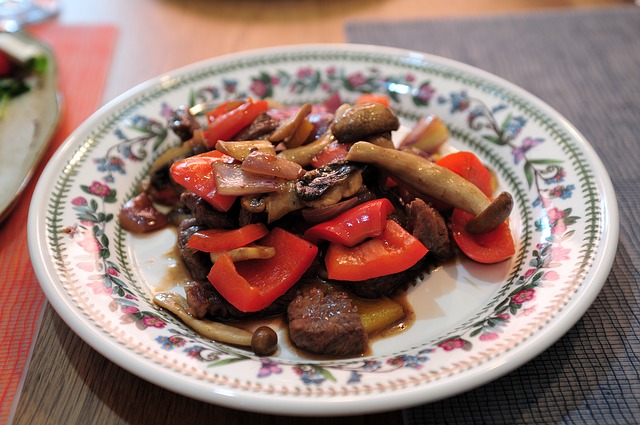 Boeuf bourguignon traditionnel servi en assiette