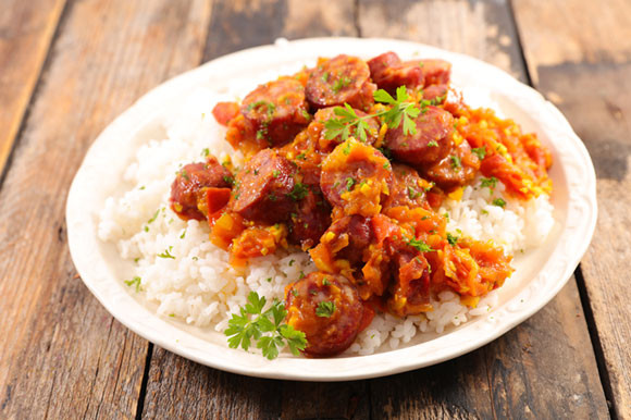 Recette rougail saucisse traditionnel en assiette